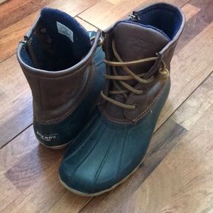 Kids Sperry Saltwater duckboots.
